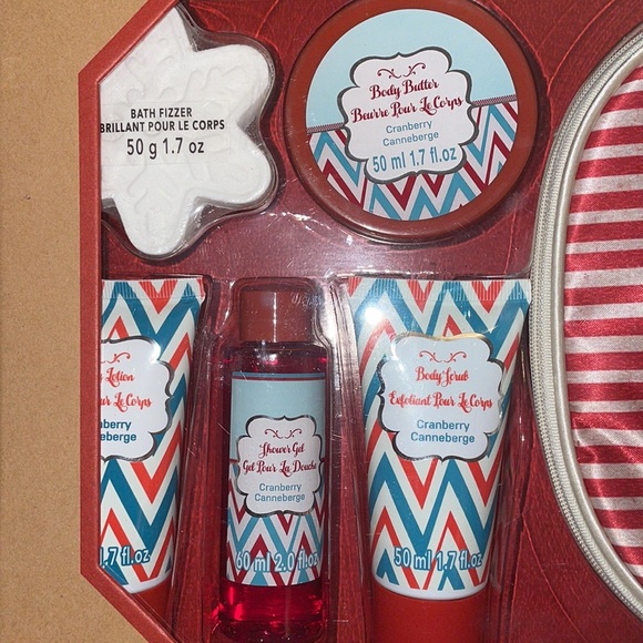 NWT Cranberry bath gift set - Picture 4 of 4